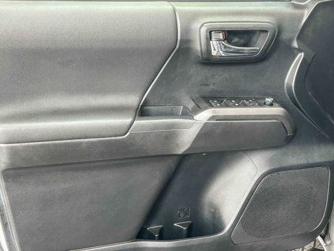 Used 2018 Toyota Tacoma TRD Sport w/ Technology Package RWD image 24