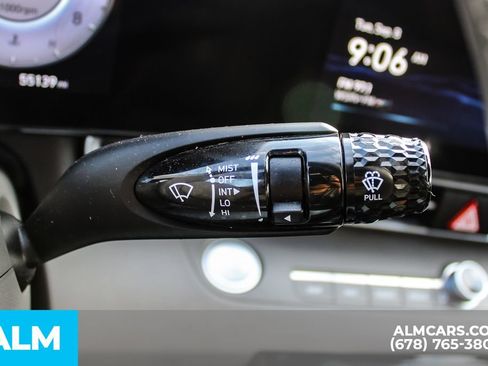 Used 2025 Hyundai Elantra SEL FWD image 28