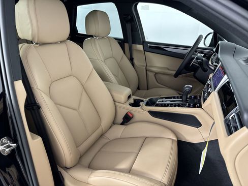 Certified 2025 Porsche Macan image 29