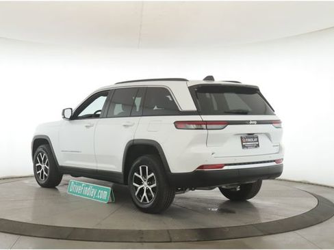 Used 2025 Jeep Grand Cherokee Limited image 8