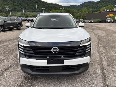 Used 2025 Nissan Kicks SV AWD/4WD image 6