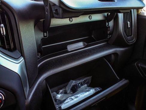 Used 2023 Chevrolet Silverado 1500 Custom image 18