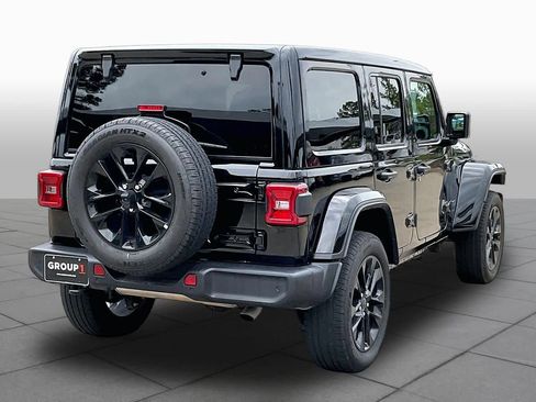 Used 2025 Jeep Wrangler Unlimited Sahara w/ Safety Group AWD/4WD image 12