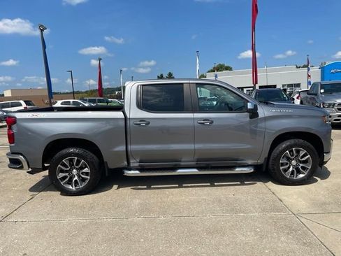 Used 2022 Chevrolet Silverado 1500 LT AWD/4WD image 7