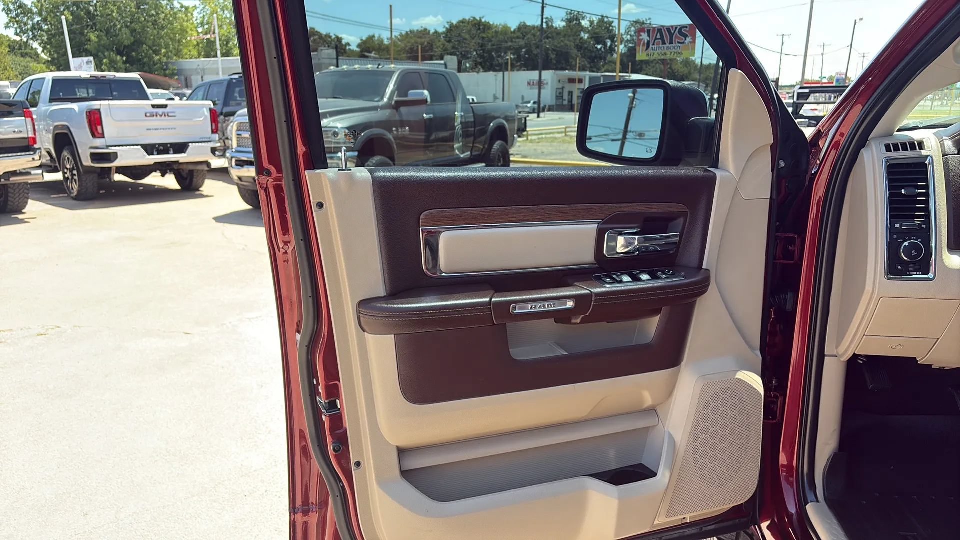Used 2018 RAM 2500 Laramie AWD/4WD image 9