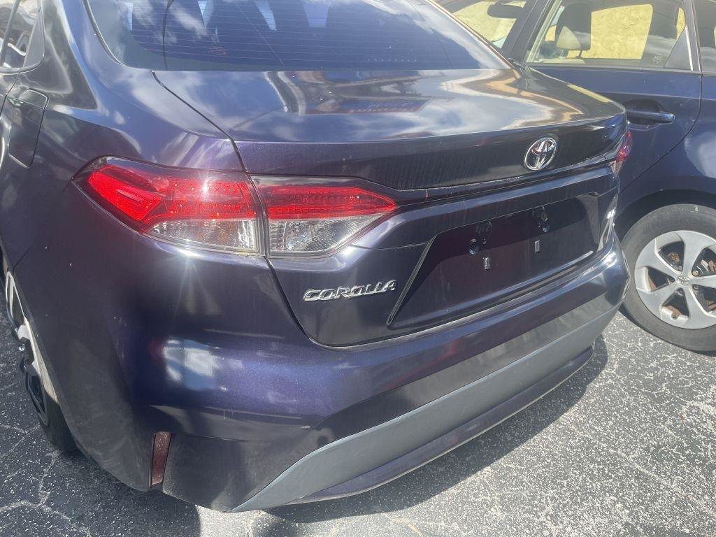 Used 2020 Toyota Corolla LE FWD image 3