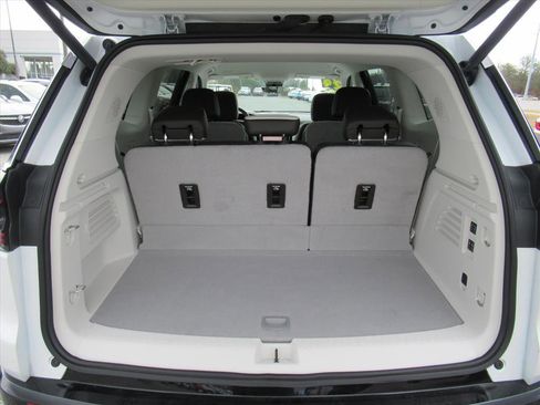 Used 2024 GMC Acadia Denali w/ Super Cruise Package image 32