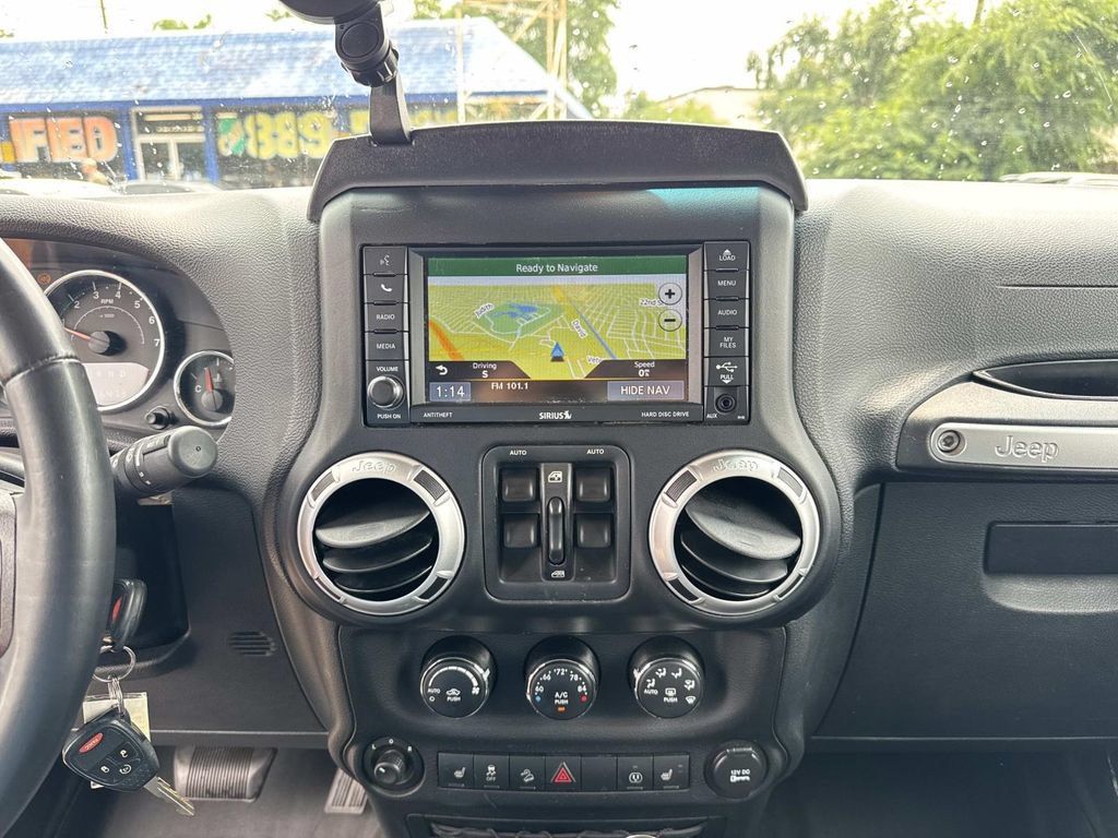 Used 2013 Jeep Wrangler Unlimited Rubicon w/ Connectivity Group AWD/4WD image 25