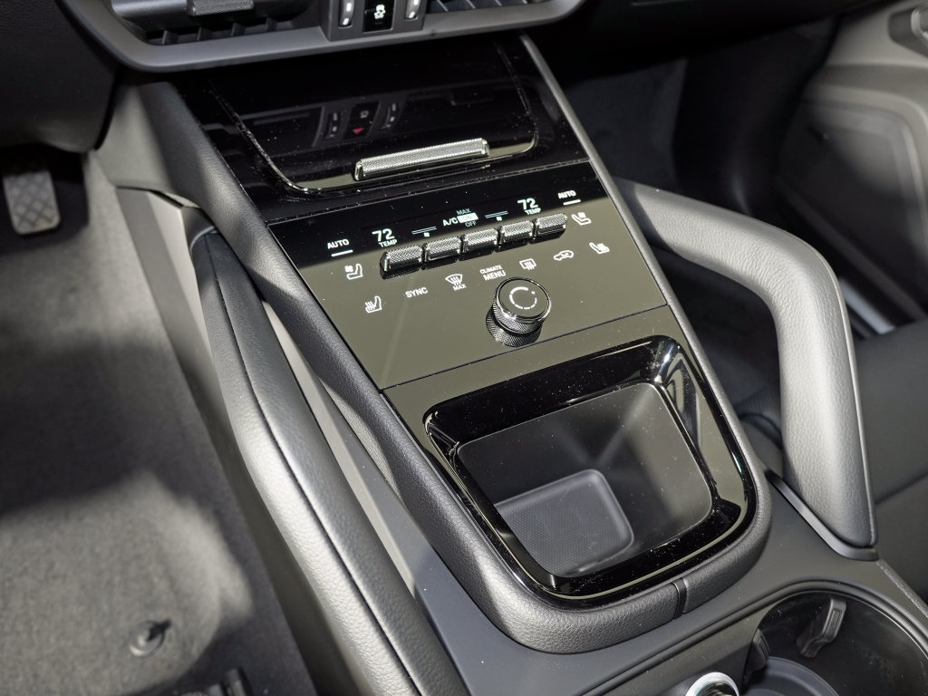 Certified 2026 Porsche Cayenne AWD/4WD image 32