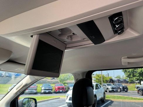 Used 2019 Dodge Grand Caravan SE w/ UConnect Hands-Free Group FWD image 12