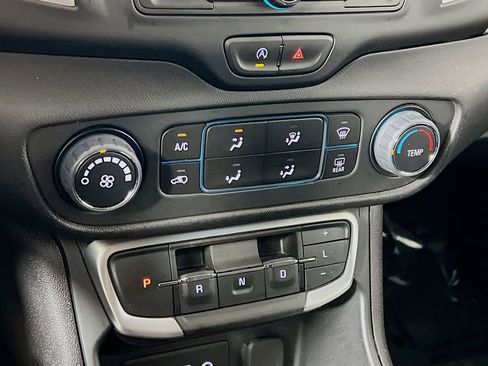 Used 2024 GMC Terrain SLE image 15