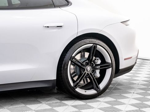 Used 2023 Porsche Taycan image 33