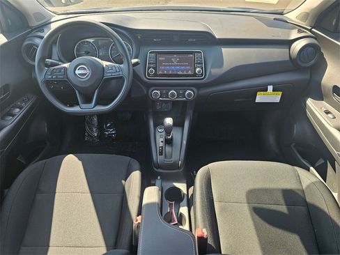 New 2025 Nissan Kicks Play S image 9