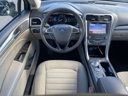 Used 2019 Ford Fusion SE image 6