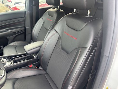 Used 2025 Jeep Compass Trailhawk AWD/4WD image 35