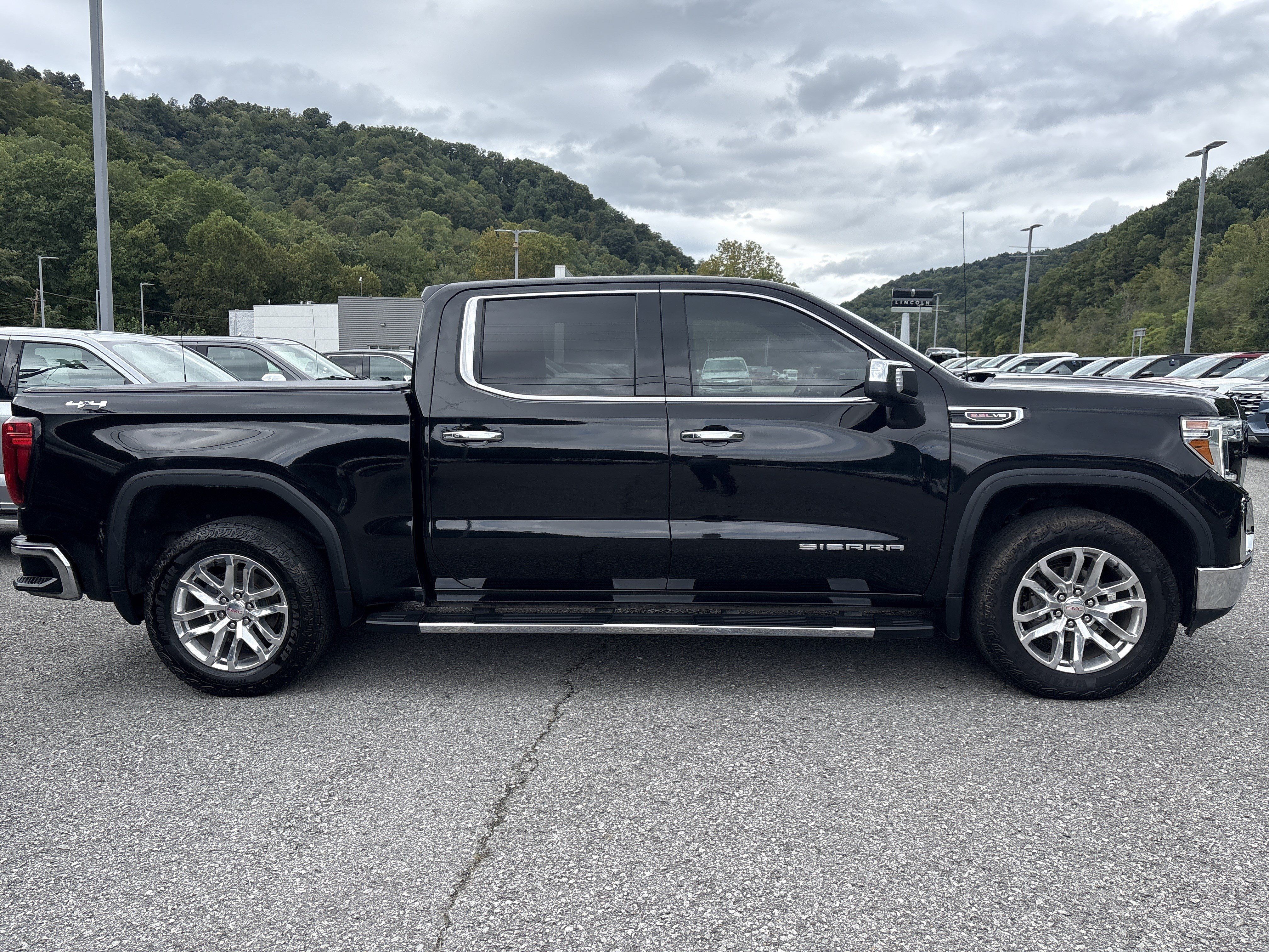 Used 2021 GMC Sierra 1500 SLT w/ SLT Premium Package AWD/4WD image 3