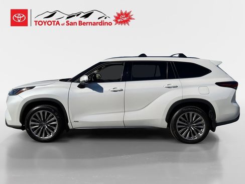 Certified 2025 Toyota Highlander Limited image 2