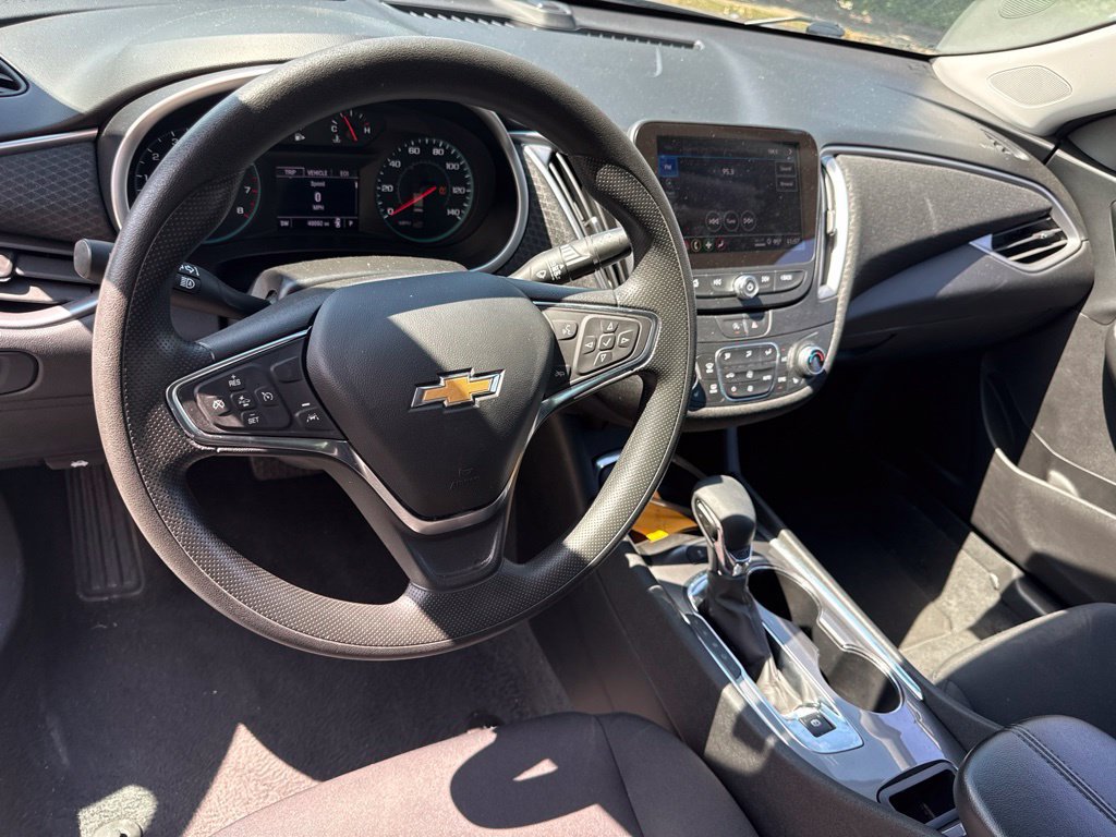 Used 2025 Chevrolet Malibu LT FWD image 9