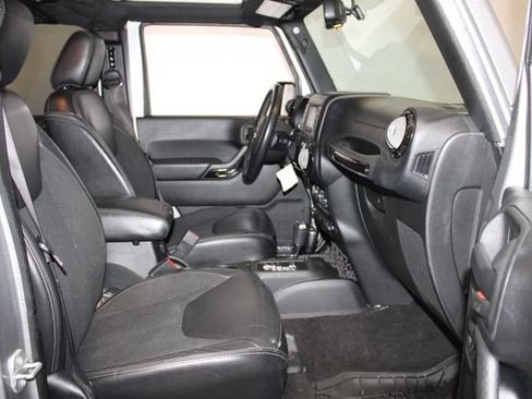 Used 2017 Jeep Wrangler Unlimited Sahara AWD/4WD image 14
