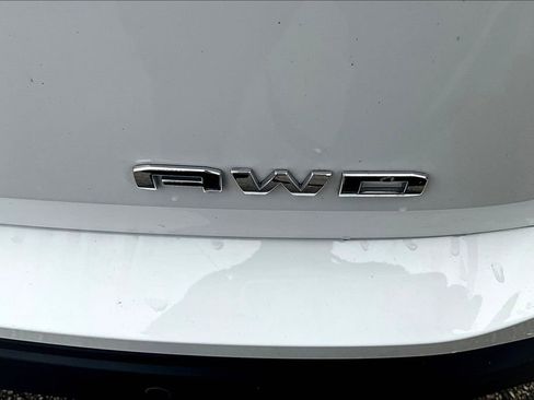 Used 2023 GMC Terrain SLE w/ Driver Convenience Package image 24