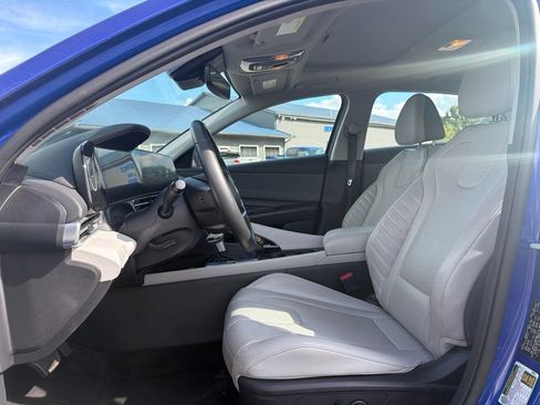 Used 2025 Hyundai Elantra Limited FWD image 10