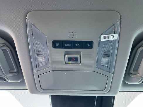 Used 2025 Toyota RAV4 XLE image 17