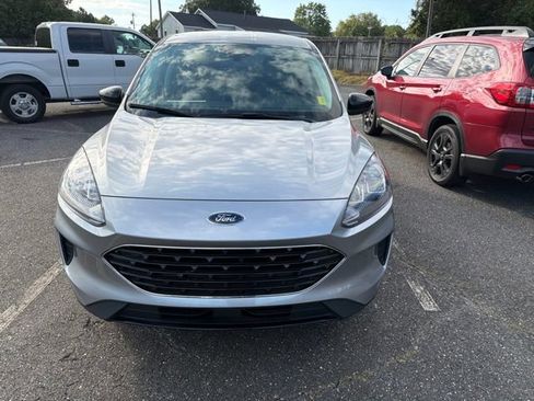 Used 2022 Ford Escape SE w/ SE Sport Appearance Package FWD image 2
