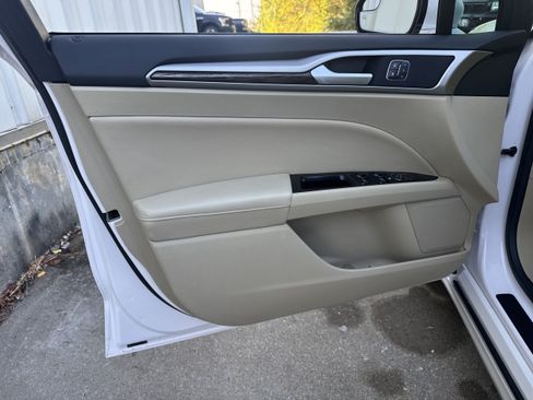 Used 2016 Ford Fusion SE w/ Equipment Group 202A FWD image 7