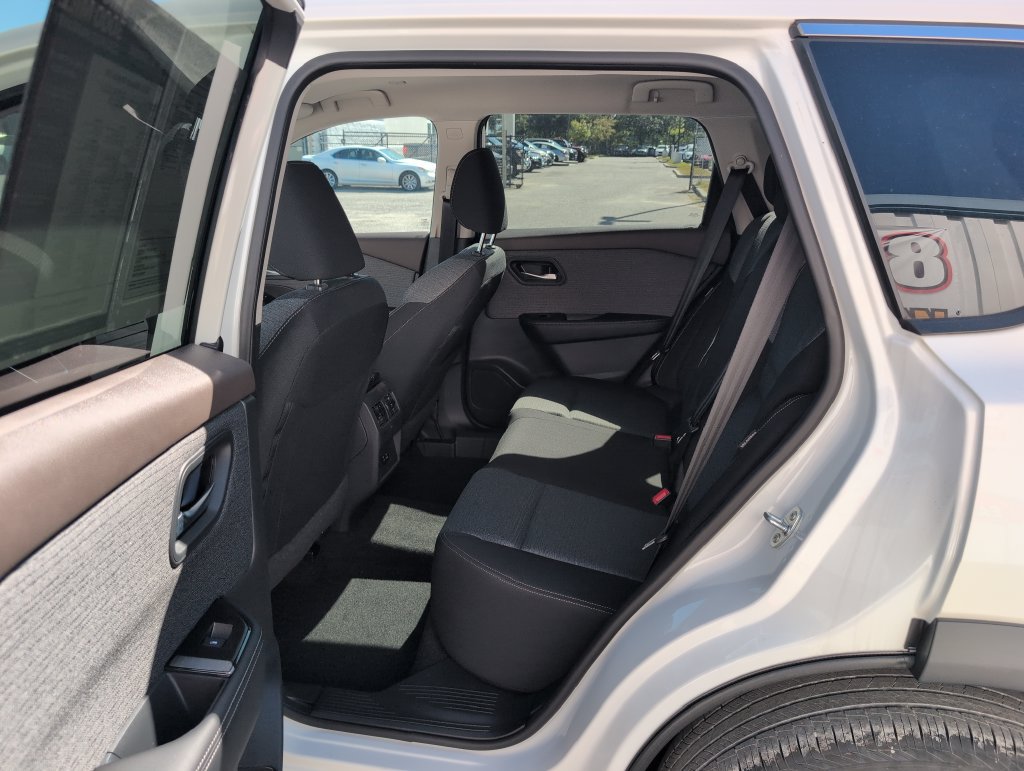 Used 2023 Nissan Rogue SV AWD/4WD image 11