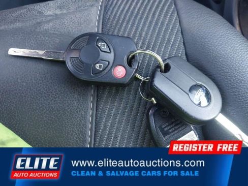 Used 2016 Ford Escape SE w/ SE Chrome Package image 22