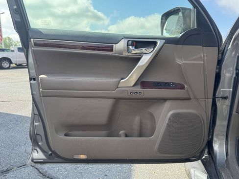 Used 2014 Lexus GX 460 w/ Premium Package AWD/4WD image 13