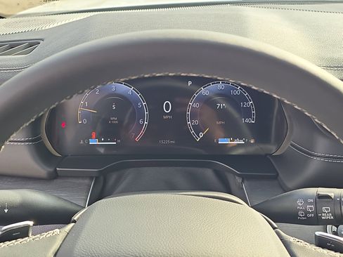 Used 2024 Jeep Grand Cherokee Limited image 16