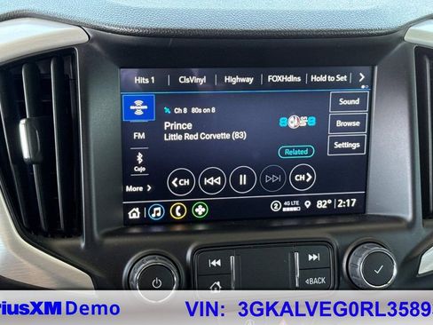 Used 2024 GMC Terrain SLT image 40