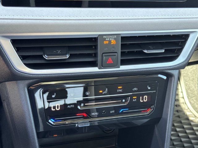 Certified 2025 Volkswagen Taos SE FWD image 15
