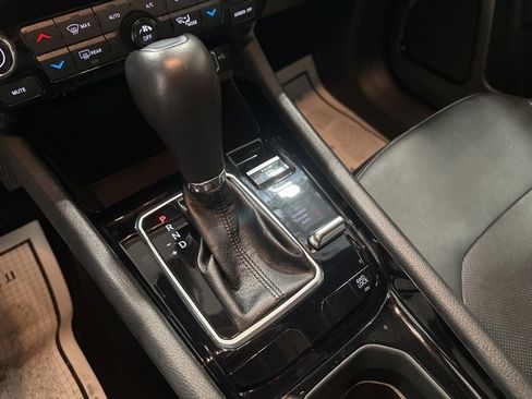 Used 2023 Jeep Compass Limited image 30