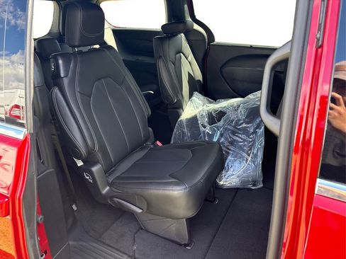 New 2026 Chrysler Pacifica Select image 20