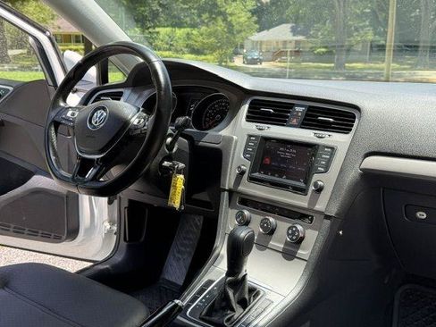 Used 2015 Volkswagen Golf S FWD image 11