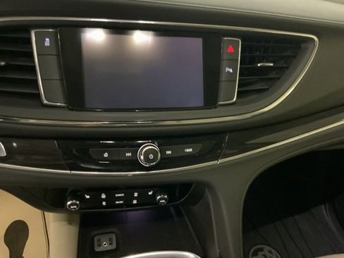 Used 2019 Buick Enclave Essence image 17