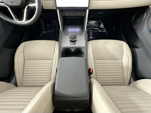 Used 2025 Land Rover Discovery Sport S image 22