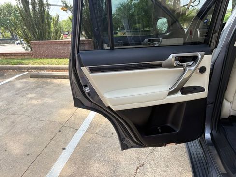 Used 2021 Lexus GX 460 Luxury w/ Off Road Package image 14