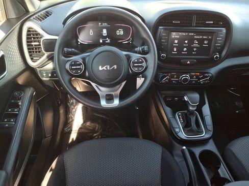 Used 2023 Kia Soul LX w/ LX Technology Package FWD image 16