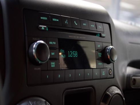 Used 2018 Jeep Wrangler Unlimited Sport w/ Connectivity Group image 10