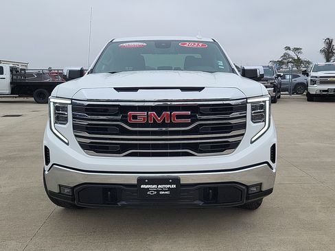 Used 2025 GMC Sierra 1500 SLT image 2