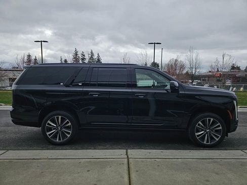 New 2026 Cadillac Escalade ESV Sport image 8