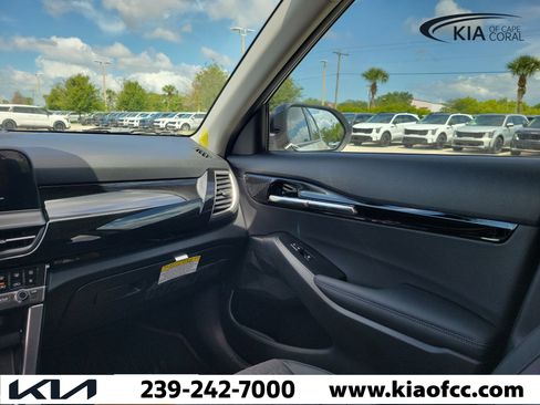 New 2026 Kia Seltos S FWD image 16