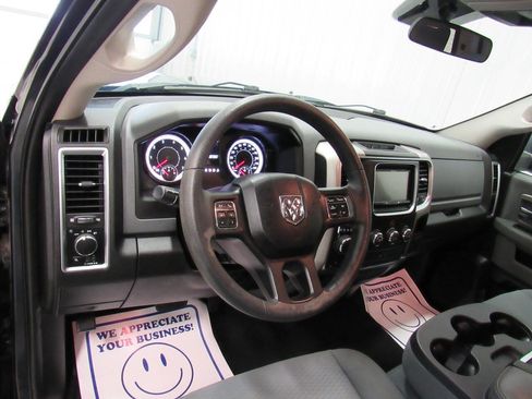 Used 2019 RAM 1500 Classic SLT AWD/4WD image 33