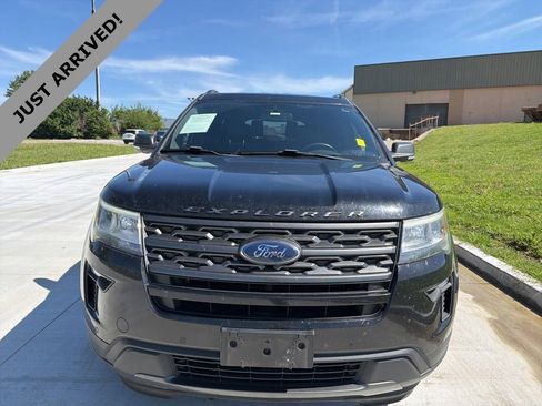 Used 2018 Ford Explorer XLT w/ Equipment Group 202A AWD/4WD image 2