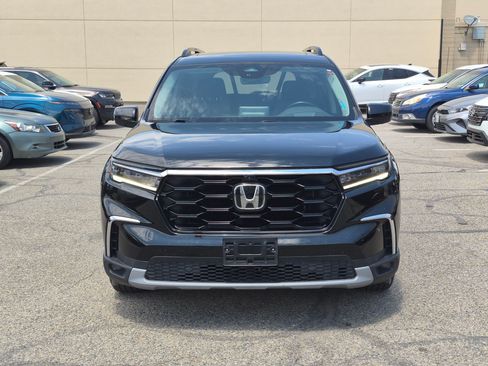 Used 2025 Honda Pilot Elite image 11
