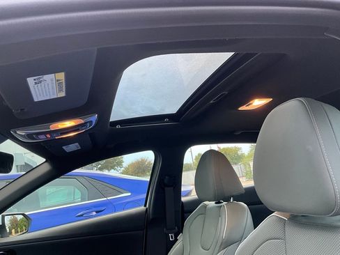 Used 2025 Hyundai Elantra Limited image 21