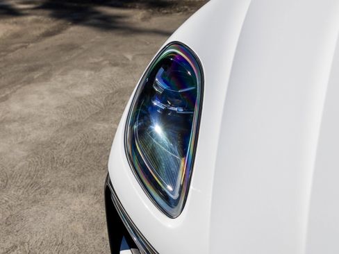 Certified 2025 Porsche Macan image 14